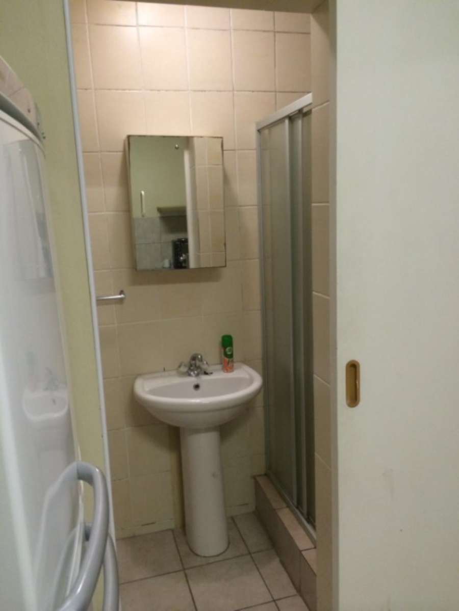 To Let 1 Bedroom Property for Rent in Humerail Eastern Cape